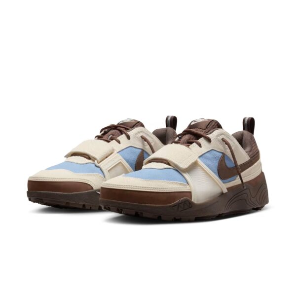 Travis Scott × Nike Zoom Field Jaxx 